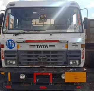 TATA 4923 Images